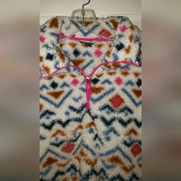 Eddie Bauer | Fleece 1/4 Zip Pullover with Western Pattern - Picture 4 of 5